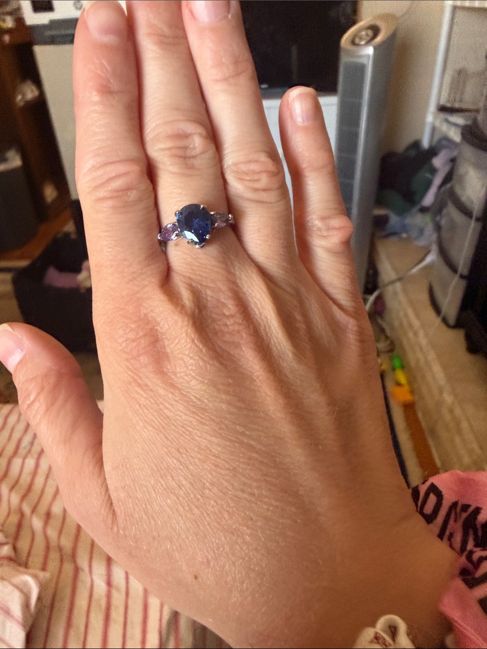 Elegant Blue Teardrop Ring with Pink Side Stones - Picture 4 of 4